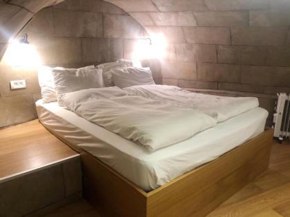 One Bedroom Stone Apartment - image 2