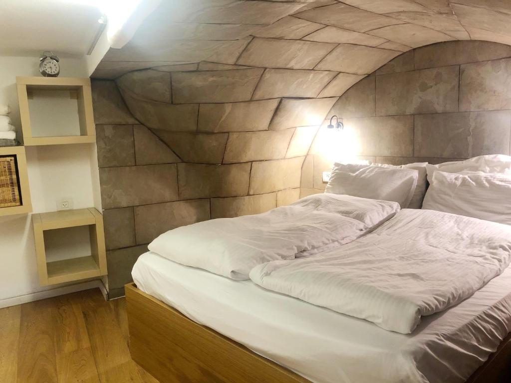 One Bedroom Stone Apartment - image 3
