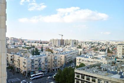 Luxury quiet apartment in central Jerusalem - image 9