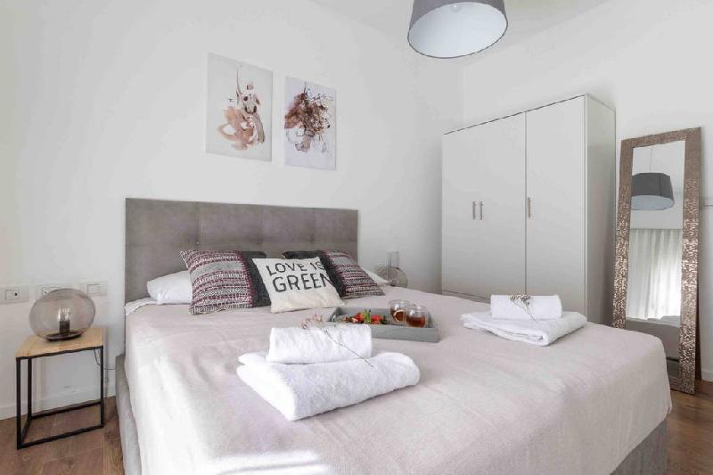 Amazing 1 bedroom in best location/parking - image 2