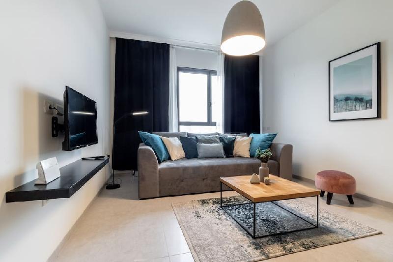 Stylish 1 bedroom in city center - image 2