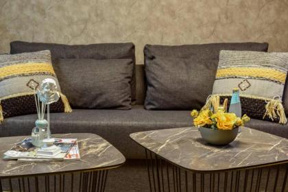 Authentic One bedroom apartment in city center - image 10