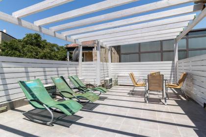 Authentic One bedroom apartment in city center - image 22