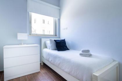 JAFFA- Beautiful 3 bedroom apartment best location - image 24