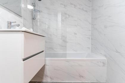 Central and Luxury New 2BR&2Bth - Private Parking - image 21