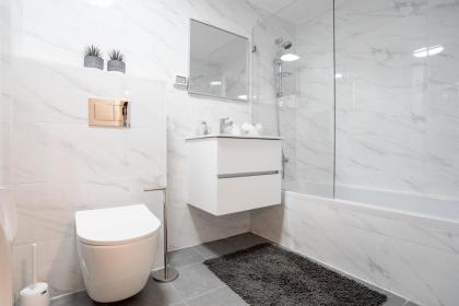 Central and Luxury New 2BR&2Bth - Private Parking - image 22