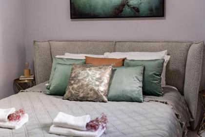Central and Luxury New 2BR&2Bth - Private Parking - image 23