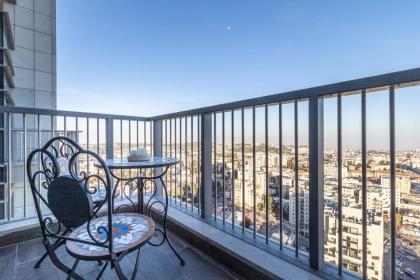 Luxury 1BDR With Amazing View To The Old City - image 12