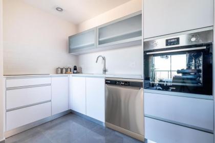 Luxury 1BDR With Amazing View To The Old City - image 16