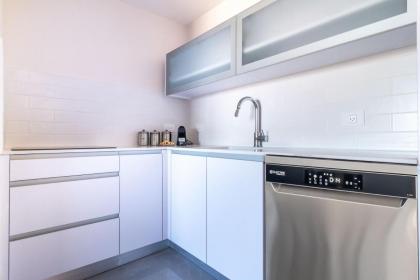 Luxury 1BDR With Amazing View To The Old City - image 18