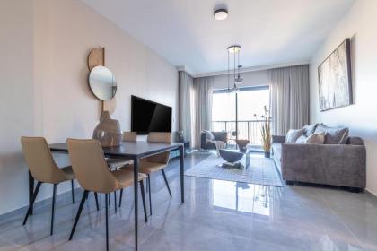 Luxury 1BDR With Amazing View To The Old City - image 2