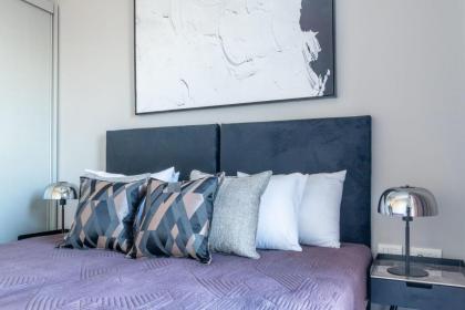 Luxury 1BDR With Amazing View To The Old City - image 27