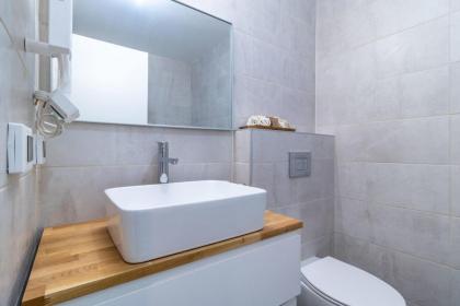 Luxury 1BDR With Amazing View To The Old City - image 30