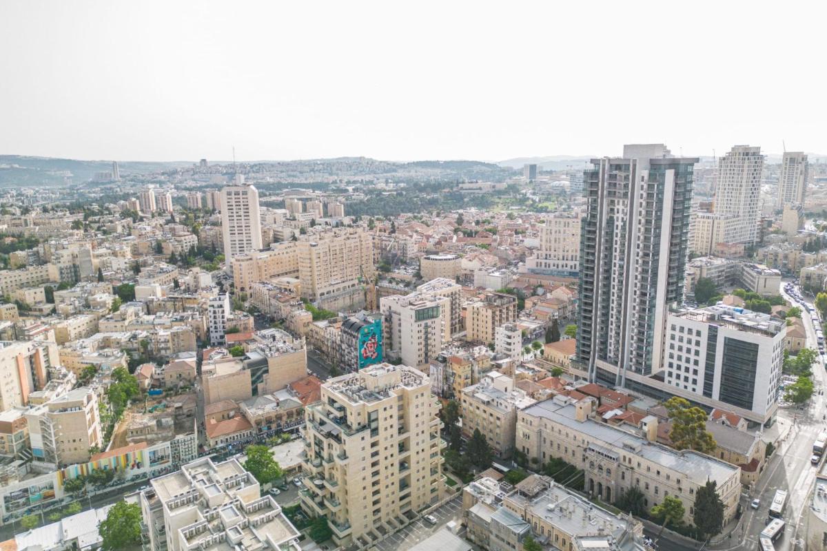Luxury 1BDR With Amazing View To The Old City - image 5