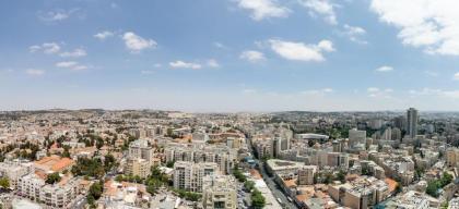 Captivating 1Bdr Getaway with Unparalleled Views of the Historic City - image 29