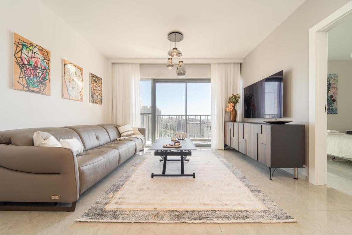 Dreamy 2 Bedroom In Best Location Parking - image 3