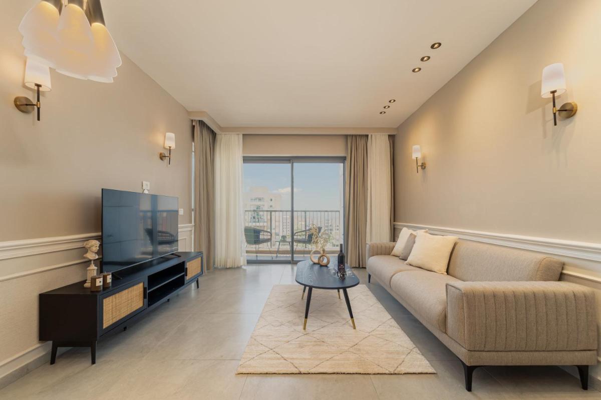 Charming 1Bdr Gem with Astonishing Views Overlooking the Historic Town - main image