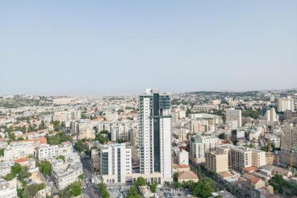 Charming 1Bdr Gem with Astonishing Views Overlooking the Historic Town - image 10