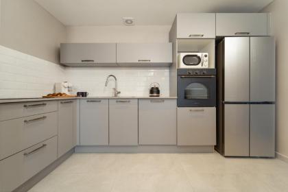 Charming 1Bdr Gem with Astonishing Views Overlooking the Historic Town - image 12