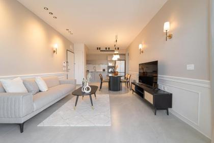 Charming 1Bdr Gem with Astonishing Views Overlooking the Historic Town - image 13