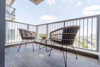 Charming 1Bdr Gem with Astonishing Views Overlooking the Historic Town - image 14