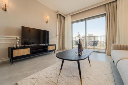 Charming 1Bdr Gem with Astonishing Views Overlooking the Historic Town - image 3