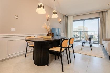 Charming 1Bdr Gem with Astonishing Views Overlooking the Historic Town - image 4