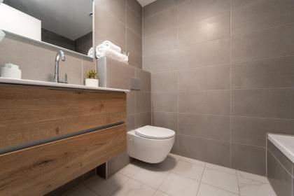 Charming 1Bdr Gem with Astonishing Views Overlooking the Historic Town - image 9