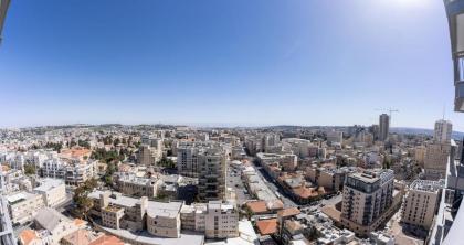 Enchanting 1Bdr Hideaway with Mesmerizing Views of the Old Cityscape - image 14