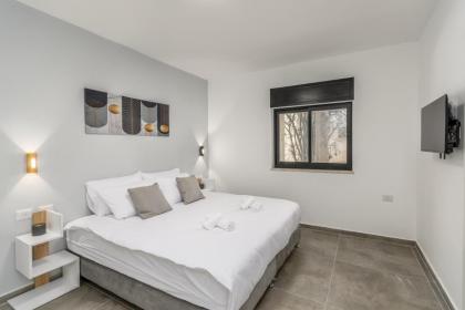 New Luxury 3 BR - Next the Orient Hotel - image 22