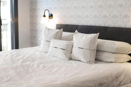 Stylish 1 Bedroom In The Heart Of Jerusalem - image 22