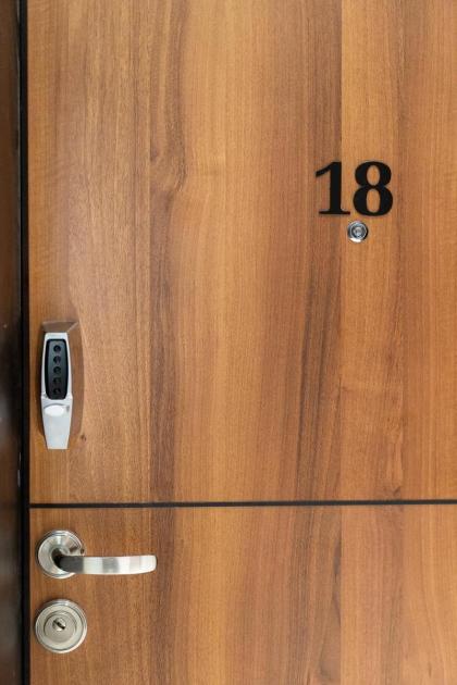 Stylish 1 Bedroom In The Heart Of Jerusalem - image 29