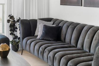 Captivating 2Bdr Getaway with Unparalleled Views of the Old City - image 13