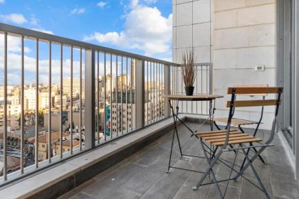 Captivating 2Bdr Getaway with Unparalleled Views of the Old City - image 18