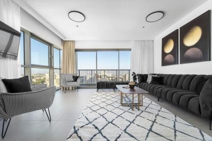 Captivating 2Bdr Getaway with Unparalleled Views of the Old City - image 2