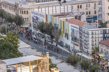 Captivating 2Bdr Getaway with Unparalleled Views of the Old City - image 21