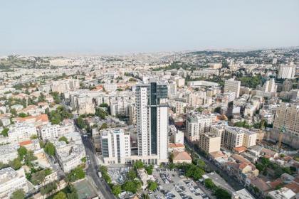 Captivating 2Bdr Getaway with Unparalleled Views of the Old City - image 4
