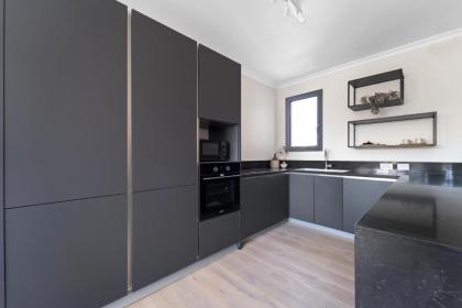 Luxury 2BDR In The Heart Of Jerusalem - image 10