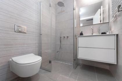 Luxury 2BDR In The Heart Of Jerusalem - image 13