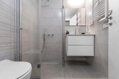 Luxury 2BDR In The Heart Of Jerusalem - image 14
