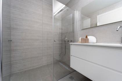 Luxury 2BDR In The Heart Of Jerusalem - image 20