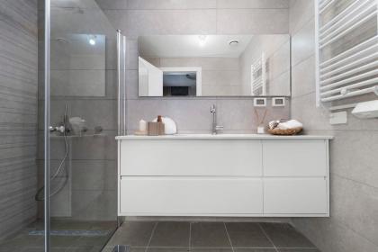Luxury 2BDR In The Heart Of Jerusalem - image 21