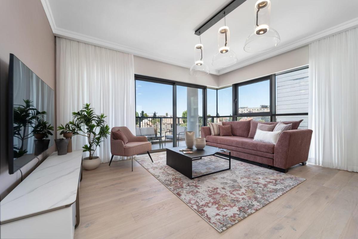 Luxury 2BDR In The Heart Of Jerusalem - image 3