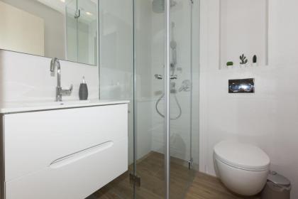 Jerusalem airbnb - image 24