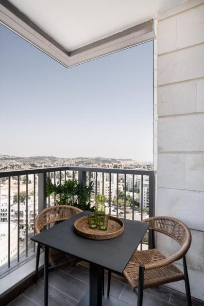 Luxurious 16th-Floor Apartment with Panoramic Views in Savyon View Tower Jerusalem - image 9