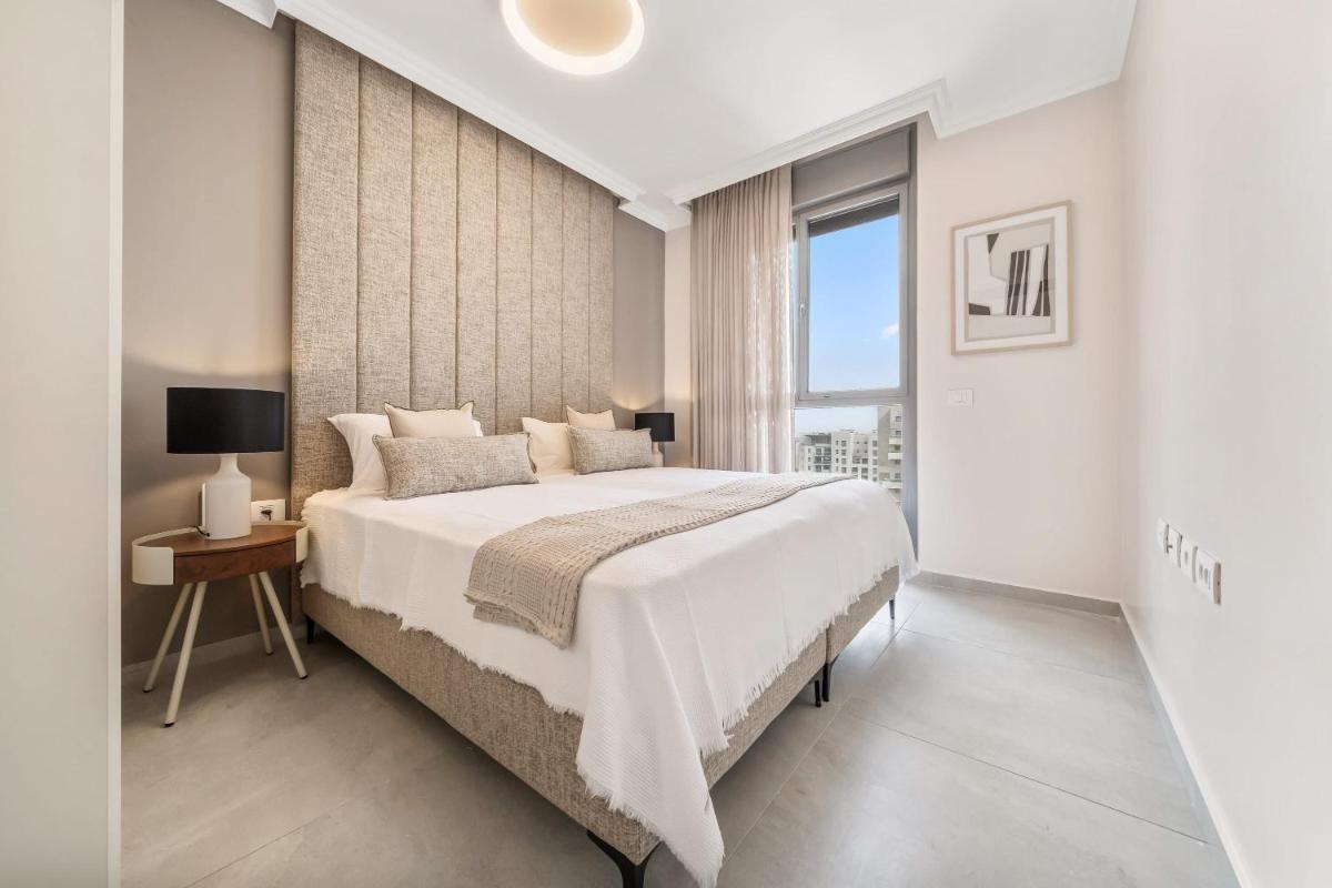 Luxurious 1 Bdr Apartment with Stunning Views in Central Jerusalem - image 2