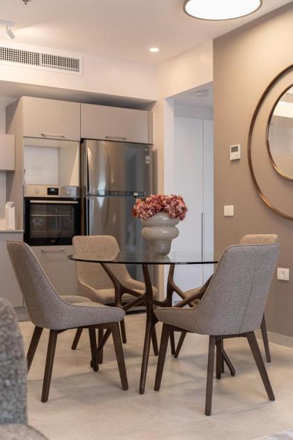 Luxurious 1 Bdr Apartment with Stunning Views in Central Jerusalem - image 23