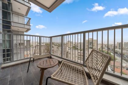 Luxurious 1 Bdr Apartment with Stunning Views in Central Jerusalem - image 8